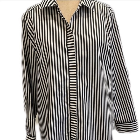 🔲CHICO’s🔲Black/White Striped No-Iron Shirt - Picture 4 of 13
